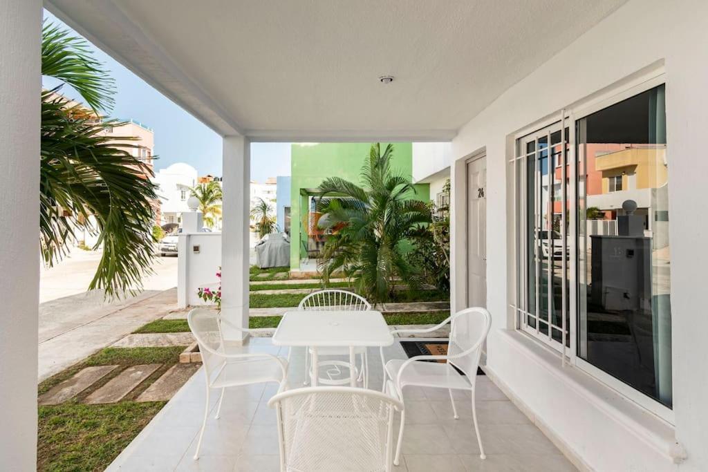 Micro Studio Perfect For Backpackers, Couples, 3 Min Drive To Playa El Nino Канкун Екстер'єр фото